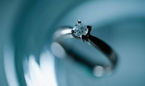 Une bague solitaire, qu'est-ce que c'est ?